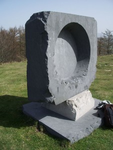 Oteiza: escultura de homenaje al Padre Donostia en el monte Agiña (entre Lesaka y Oiartzun)